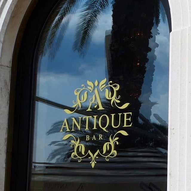 &lt;p&gt;‘Antique bar‘ na Rivi&lt;br&gt;
 &lt;/p&gt;