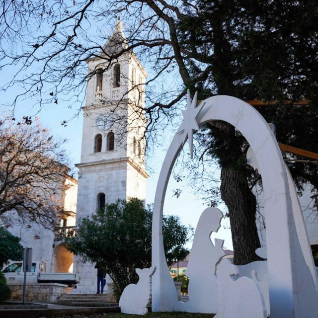 &lt;p&gt;Božićne jaslice ispred crkve Gospe van grada&lt;/p&gt;