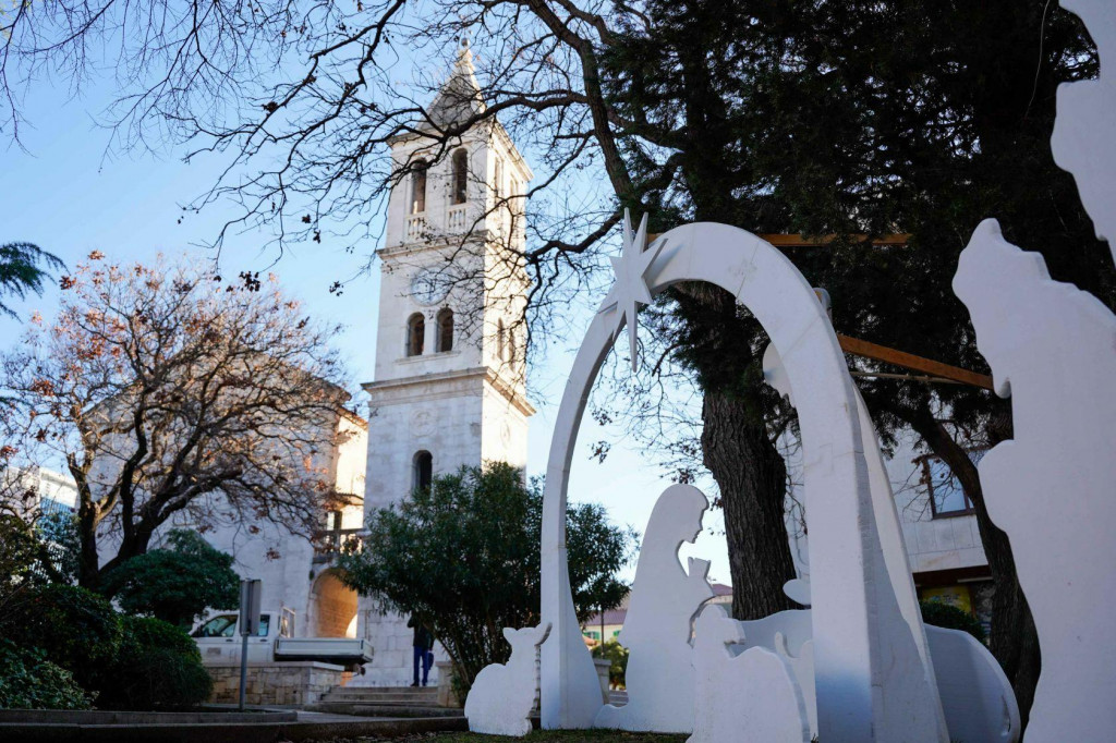 &lt;p&gt;Božićne jaslice ispred crkve Gospe van grada&lt;/p&gt;