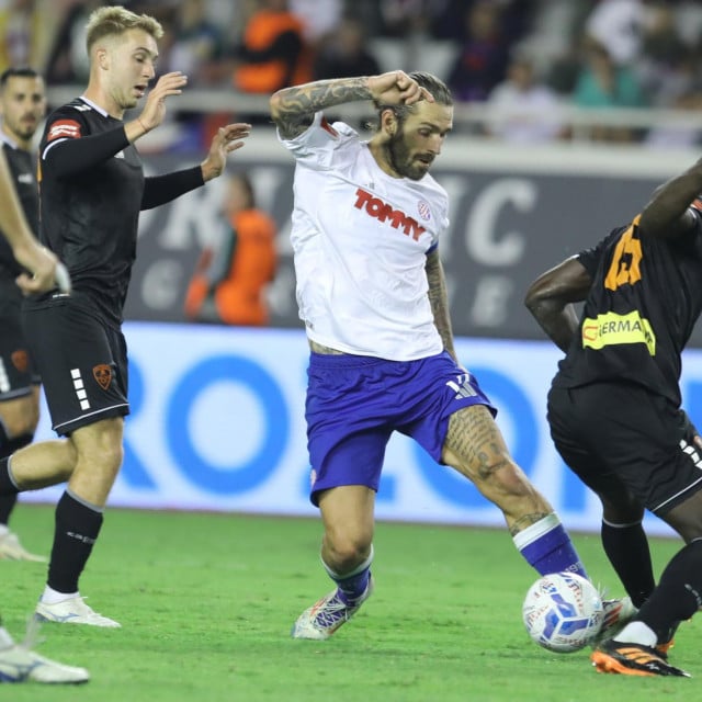 &lt;p&gt;Hajduk i Šibenik susreli su se u 9. kolu SHNL-a. &lt;/p&gt;

&lt;p&gt;Bijeli su na Poljudu slavili s visokih 4:0, a Jeličić uoči ponovnog susreta tvrdi da u Šibeniku kasne plaće&lt;/p&gt;