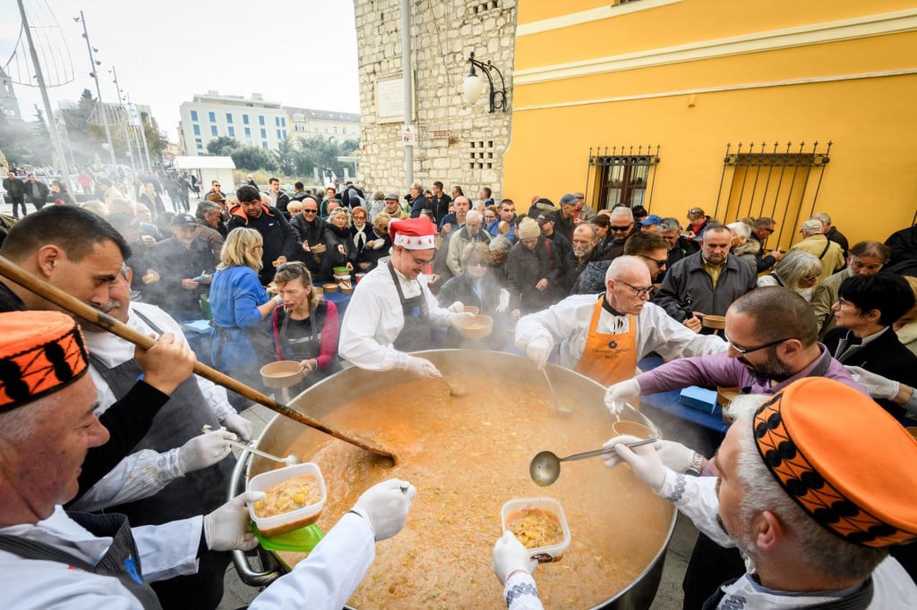 &lt;p&gt;Za Badnjak će šibenski obrtnici skuhati i podijeliti 1000 porcija bakalara&lt;/p&gt;