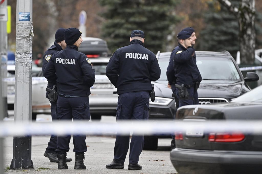 &lt;p&gt;Zagreb, 201224.&lt;br&gt;
Napad nozem u zagrebackoj osnovnoj skoli Precko. Muskarac je nozem napao uciteljicu i ucenike u skoli.&lt;br&gt;