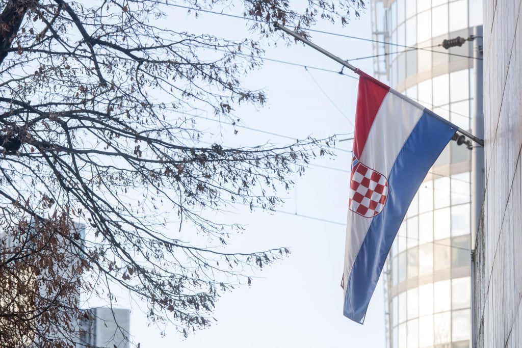 &lt;p&gt;Zagreb, 211224.&lt;br&gt;
Zbog jucerasnjeg napada u OS Precko proglasen je dan zalosti i zastave su spustene na pola koplje.&lt;br&gt;