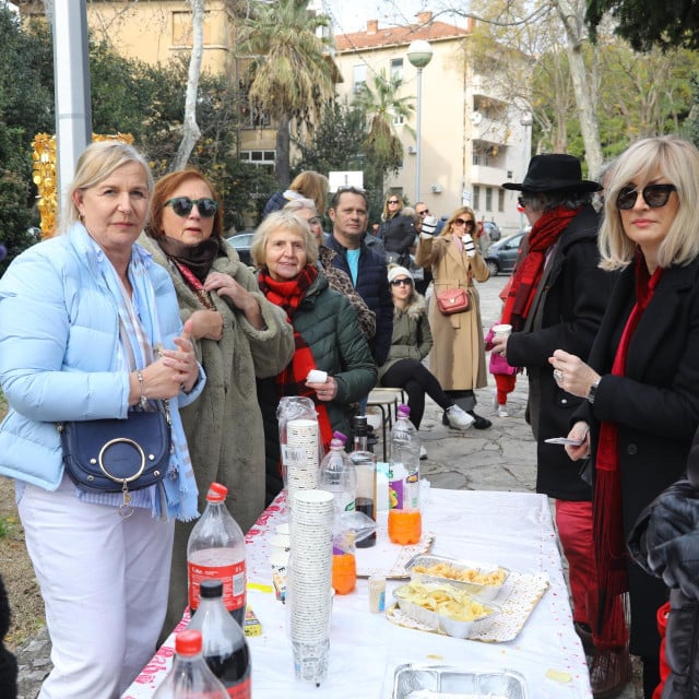 &lt;p&gt;Švedski stol u parkiću&lt;/p&gt;