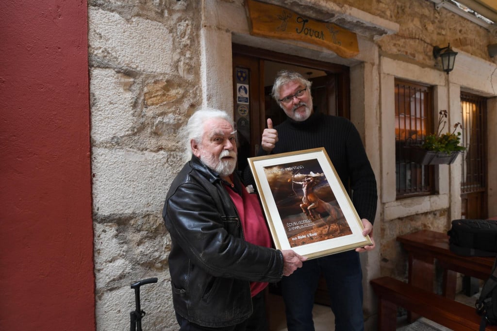 &lt;p&gt;Davor Hofman, poznati zadarski urar, ovogodišnji je dobitnik priznanja ”Čovik godine”, tradicionalne nagrade kojeg svake godine dodjeljuje udruga KUD Bleke i Konji na čelu s predsjednikom udruge Eniom Meštrovićem&lt;/p&gt;