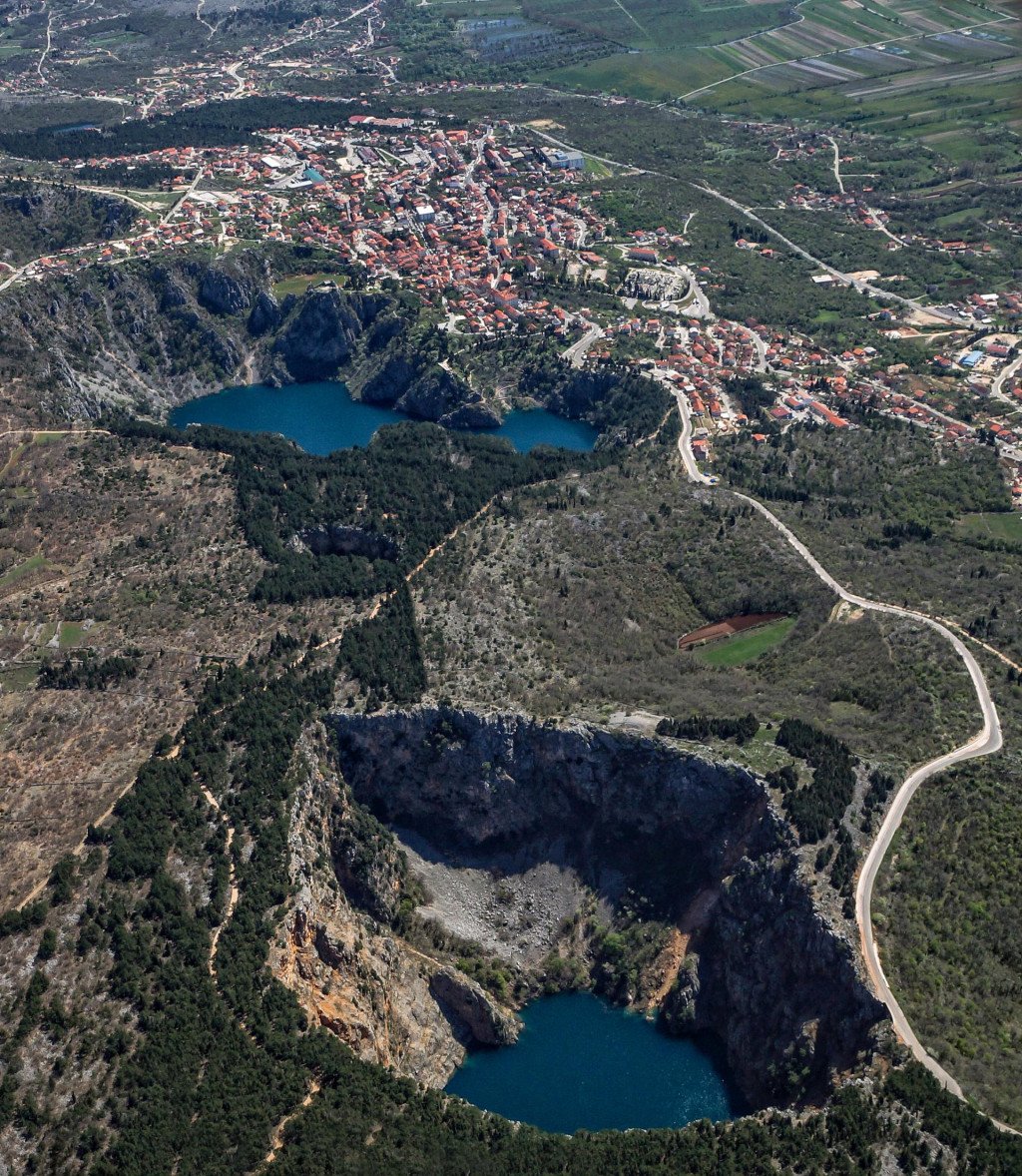 &lt;p&gt;Jedan od većih vodostaja u imotskom Modrom jezeru u 21. stoljeću, ali ni blizu onoga iz 1914. godine, kada je iznosio 147,60 metara&lt;/p&gt;