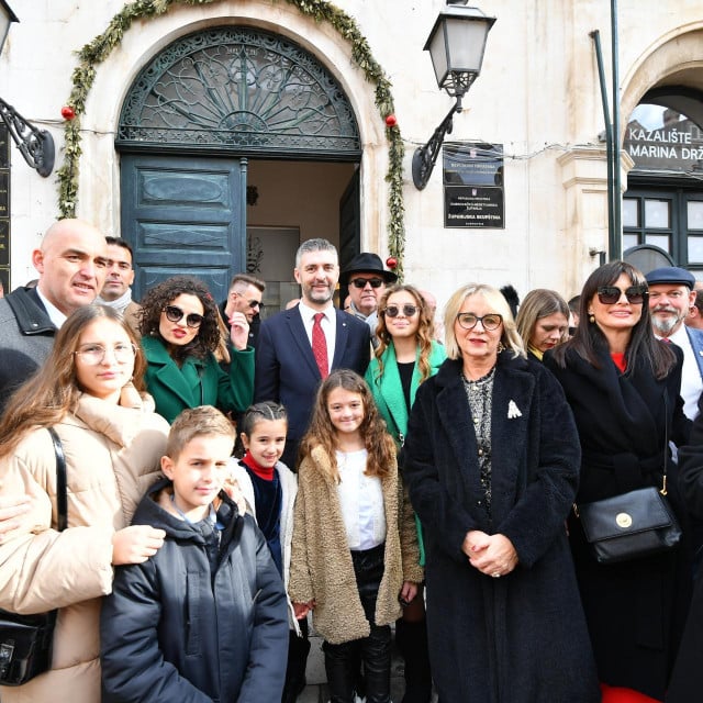 &lt;p&gt;Dubrovnik, 241224.&lt;br&gt;
Tradicionalna kolenda folklornog ansambla Lindjo i Gradske glazbe ispred Gradske vijecnice.&lt;br&gt;
Na fotografiji: Mato Frankovic.&lt;br&gt;