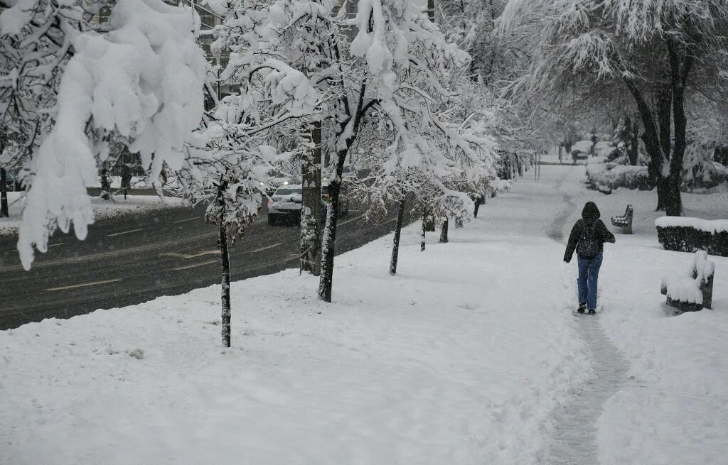 &lt;p&gt;Sarajevo je prekrio snijeg&lt;/p&gt;