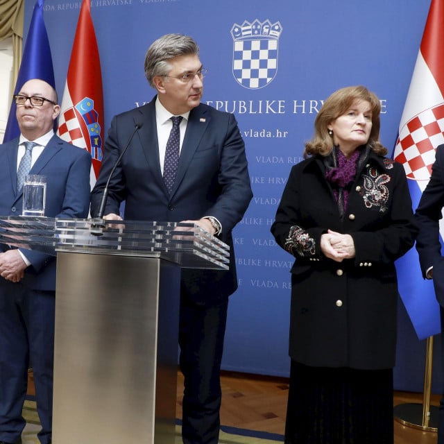 &lt;p&gt;Izjave za medije nakon sastanka premijera Andreja Plenkovica sa sindikatima javnih i drzavnih sluzbi u Banskim dvorima.&lt;br&gt;
Na fotografiji: Dubravko Jagic, Andrej Plenkovic, Anica Prasnjak, Marin Piletic.&lt;br&gt;
&lt;br&gt;
 &lt;/p&gt;