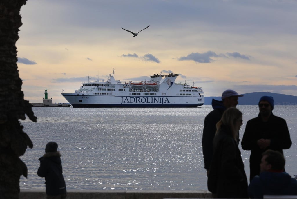 &lt;p&gt;Feribot ”Zadar” zapeo je pred Splitom&lt;/p&gt;