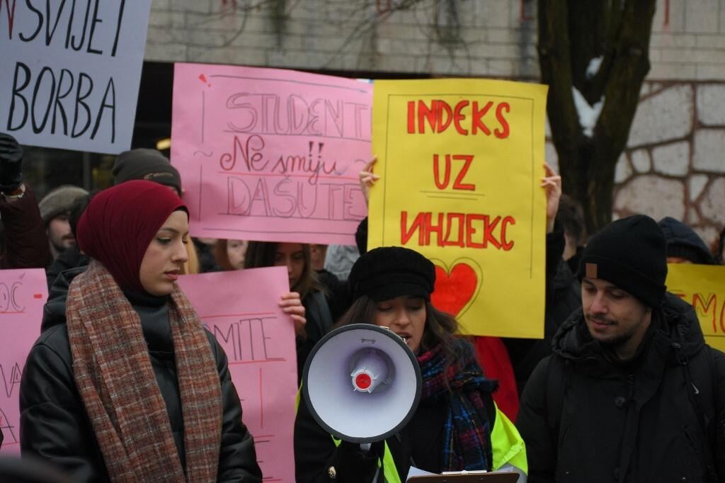 &lt;p&gt;Dio sarajevskih i banjolučkih studenata pokazao je solidarnost s kolegama iz Beograda i Novog Sada &lt;/p&gt;

&lt;p&gt; &lt;/p&gt;