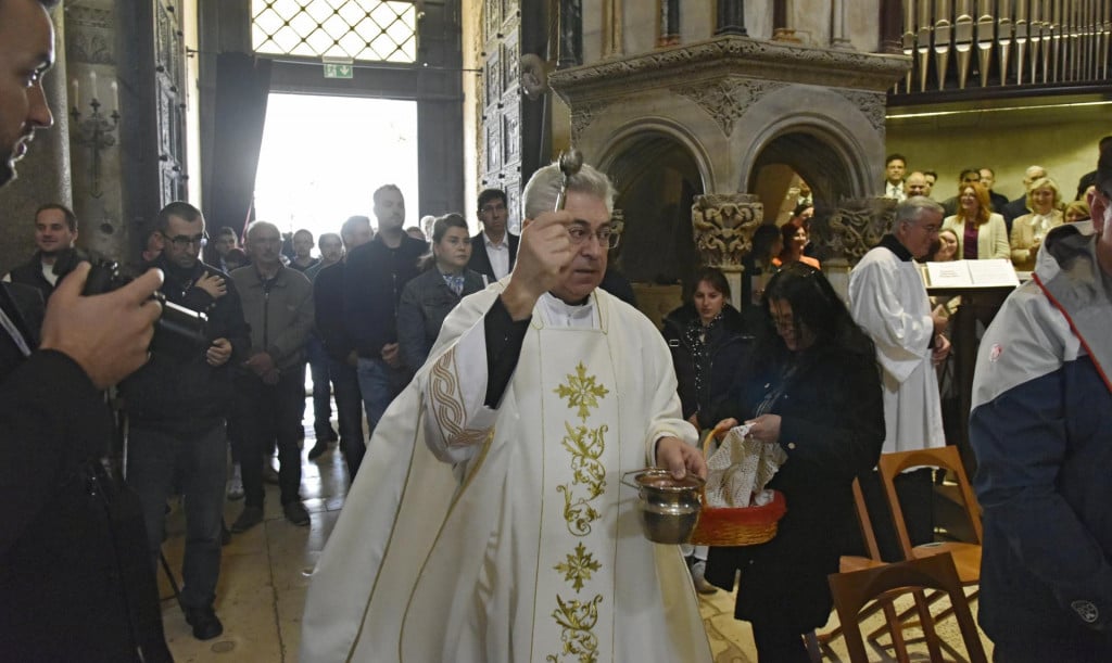 &lt;p&gt;Nadbiskup Zdenko Križić u katedrali svetog Duje&lt;/p&gt;