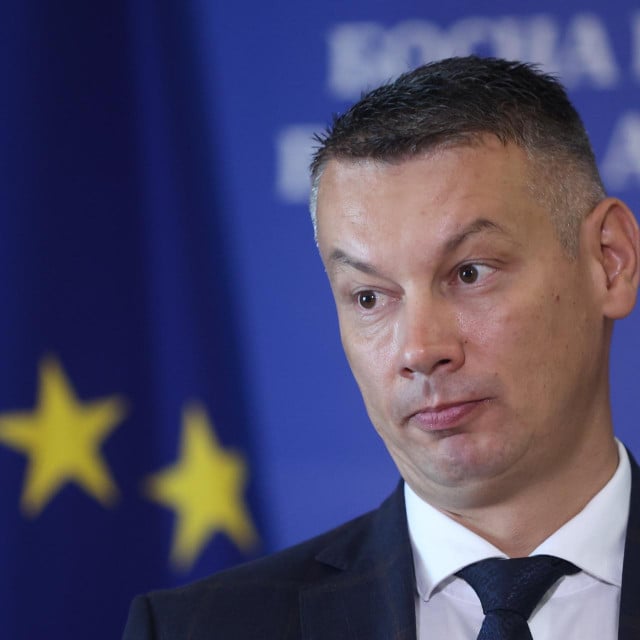 &lt;p&gt; Nenad Nešić karijeru je započeo kao obični policajac, a u imovinskoj kartici prijavio je imovinu vrijednu milijune konvertibilnih maraka &lt;/p&gt;