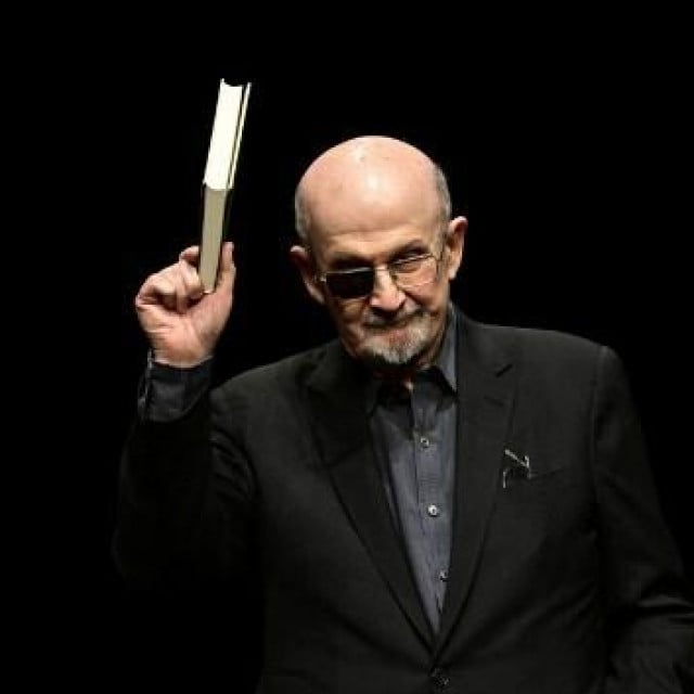 &lt;p&gt;Rushdie je zadobio petnaest uboda nožem u oko, vrat, grudi, trbuh i ruku&lt;/p&gt;