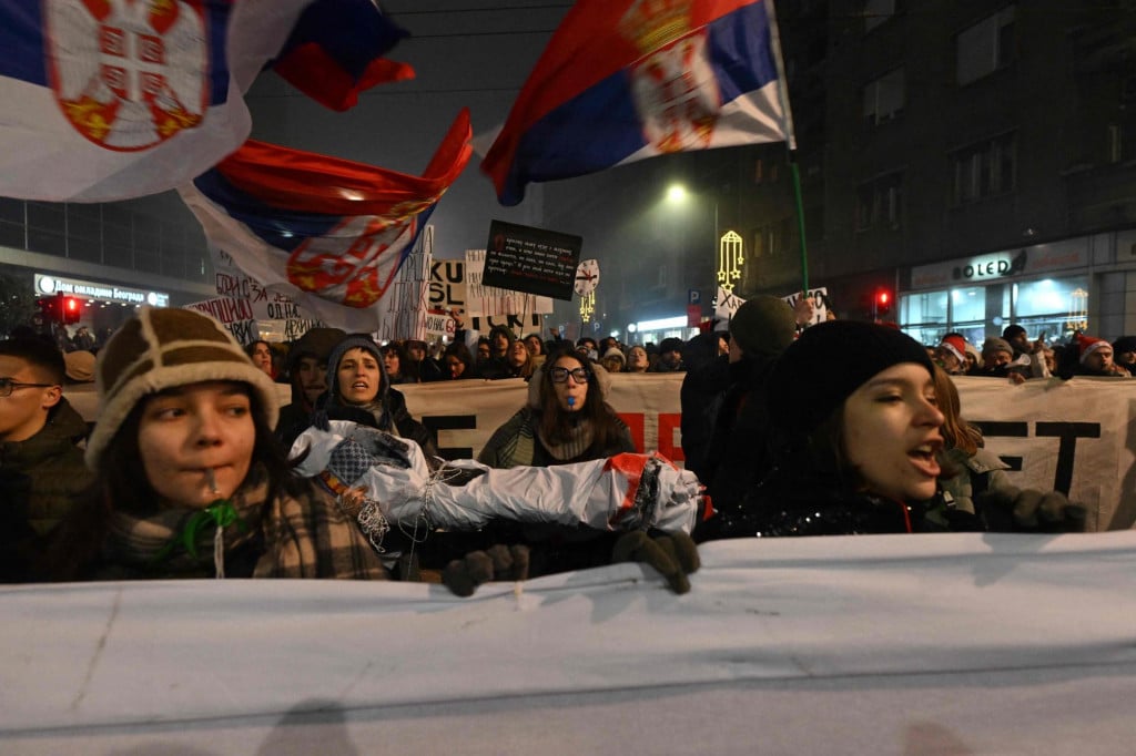 &lt;p&gt;Studenti su na ulicama nakon tragedije u Novom Sadu. Vučić kaže da je sve to maslo hrvatskih špijuna&lt;/p&gt;