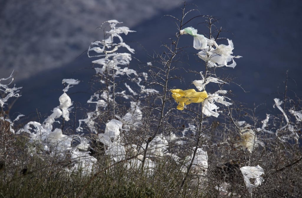 &lt;p&gt;Split, 080222.&lt;br&gt;
Plasticne vrecice nosene burom zapinju po krosnjama stabala i grmlju na predjelu izmedju Kamena i odlagalista otpada Karepovac.&lt;br&gt;