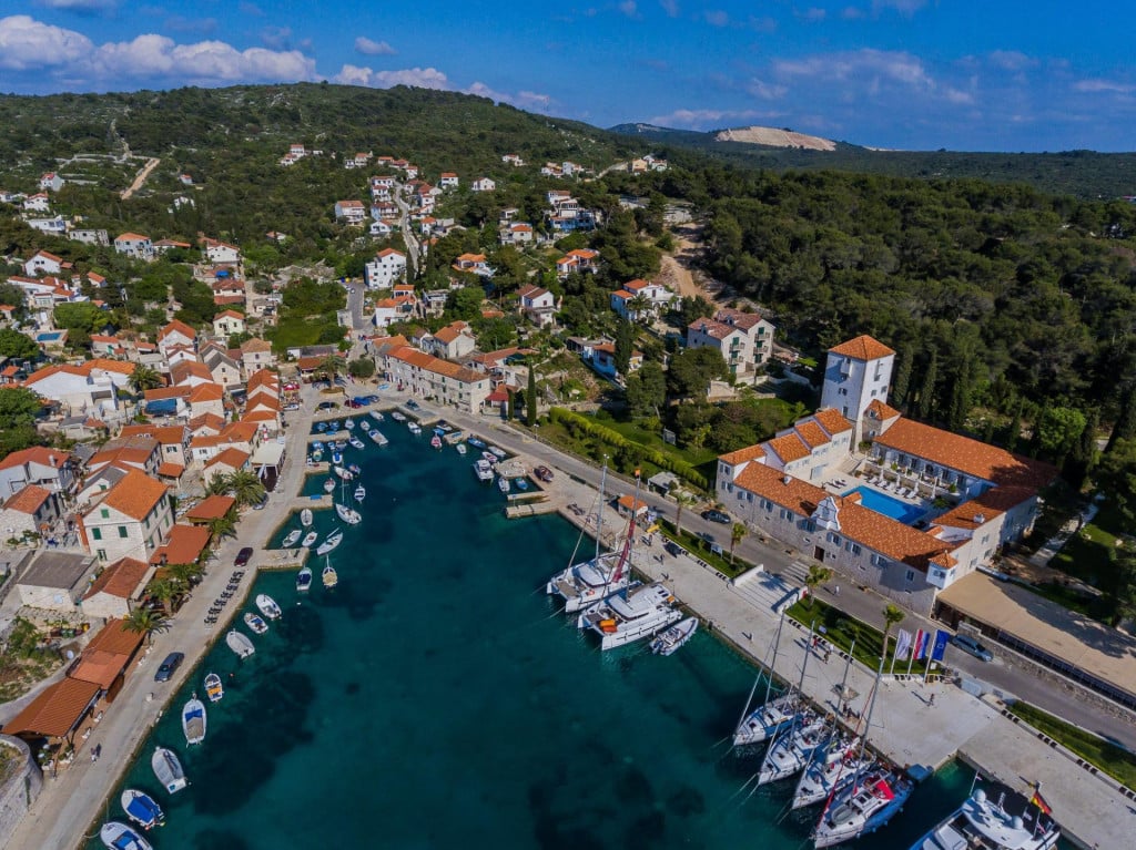 &lt;p&gt;Javni prijevoz važan je i za Maslenicu na jugozapadnoj strani otoka Šolte&lt;/p&gt;