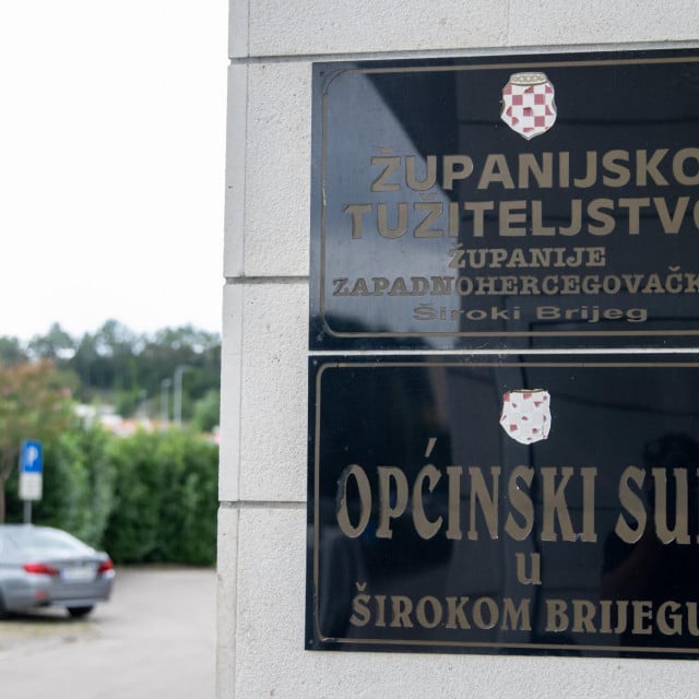 &lt;p&gt;Općinski sud u Širokom Brijegu potvrdio je optužnicu protiv bivšeg hrvatskog rukometnog reprezentativca Denisa Buntića zbog nasilja u obitelji i nedopuštenog držanja oružja i zakazano je prvo ročište, objavilo je nadležno tužiteljstvo&lt;/p&gt;