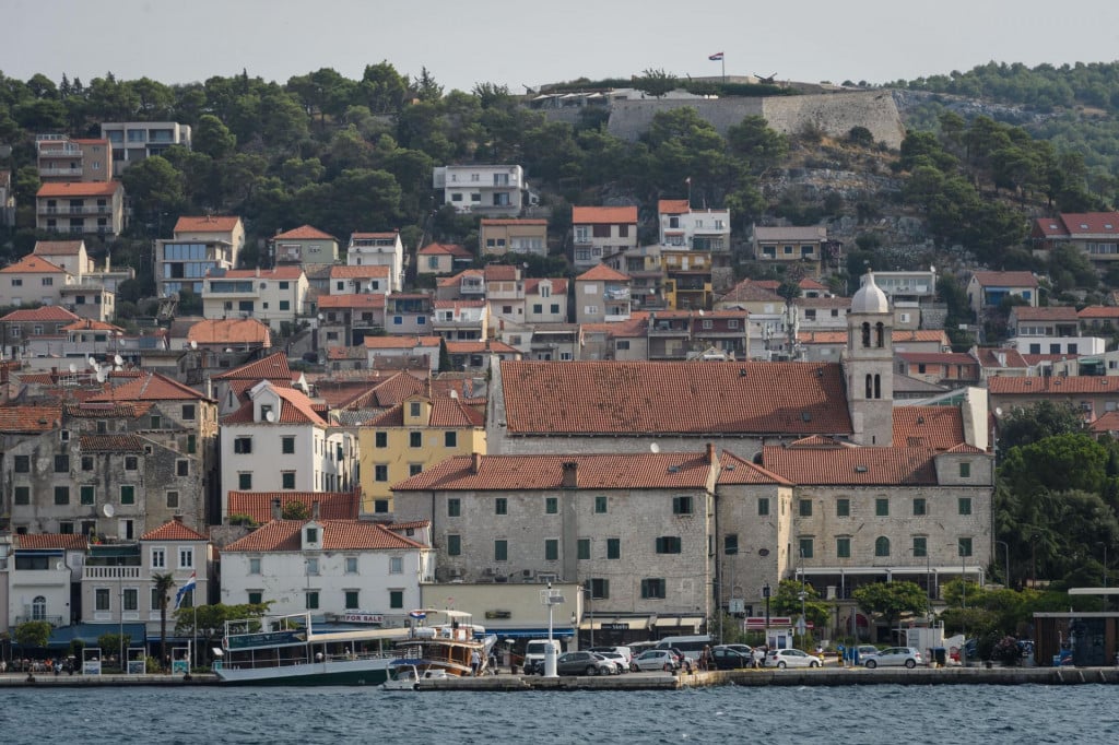 &lt;p&gt;Pogled na grad Sibenik sa mora.&lt;/p&gt;

&lt;p&gt;