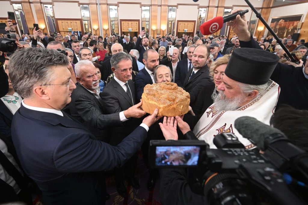 &lt;p&gt;Predsjednik Vlade Andrej Plenković sudjelovao je na primanju povodom pravoslavnog Božića koje je organiziralo Srpsko narodno vijeće&lt;br&gt;
Na fotografiji: Andrej Plenkovic, Milorad Pupovac, Furio Radin.&lt;br&gt;