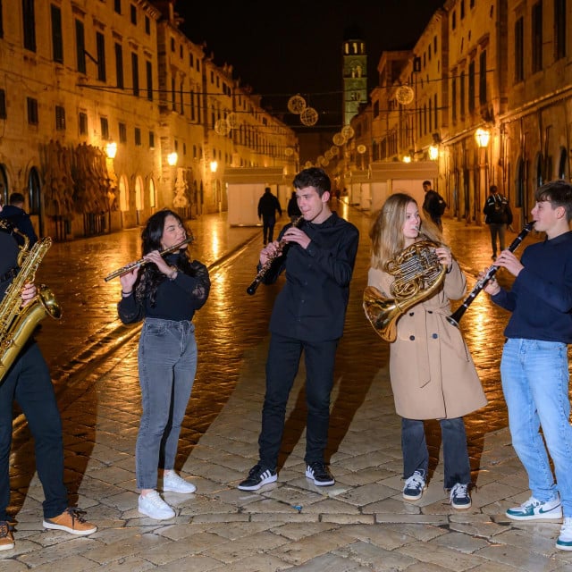 &lt;p&gt; &lt;/p&gt;

&lt;p&gt;Puhački kvintet Umjetničke škole Luke Sorkočevića: Roko Negodić, Klara Brčić, Đivo Sršen, Blanka Maria Franušić i Andrej Stipić&lt;/p&gt;