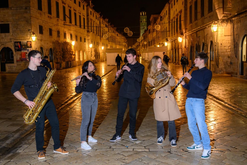 &lt;p&gt; &lt;/p&gt;

&lt;p&gt;Puhački kvintet Umjetničke škole Luke Sorkočevića: Roko Negodić, Klara Brčić, Đivo Sršen, Blanka Maria Franušić i Andrej Stipić&lt;/p&gt;