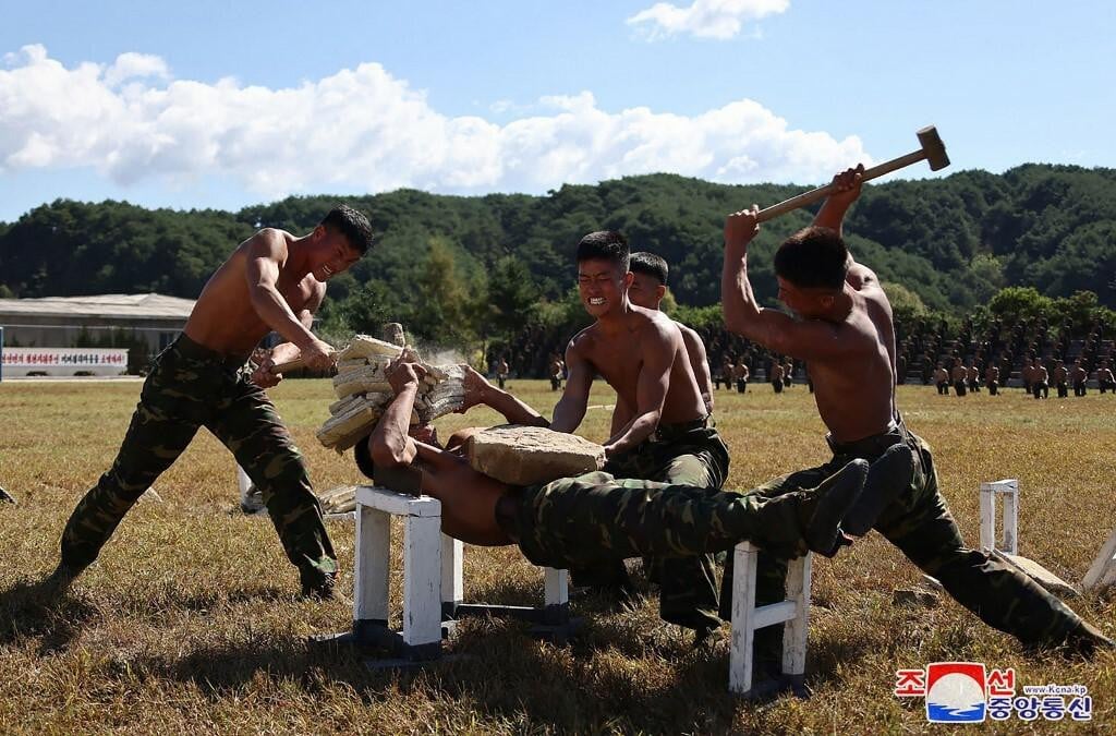 &lt;p&gt;Vježba specijalnih snaga Korejske narodne armije&lt;/p&gt;