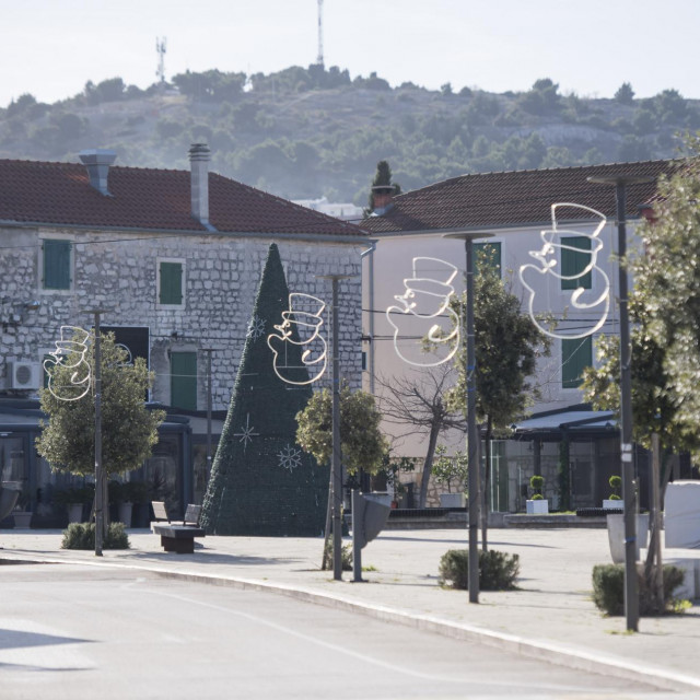 &lt;p&gt;Otok Murter najveći je i najnapučeniji otok šibenskog arhipelaga. Predstavlja otok nad otocima zbog privrženosti stanovnika brodu i plovidbi.&lt;br&gt;
 &lt;/p&gt;