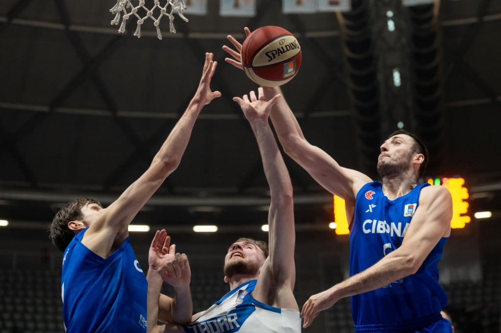 &lt;p&gt;Zadar, 100125&lt;br&gt;
Dvorana Kresimira Cosica. Utakmica regionalne kosarkaske ABA Lige izmedju KK Zadar i KK Cibona.&lt;br&gt;
Na fotografiji: Tyler Wahl (5) i Markus Loncar.&lt;br&gt;