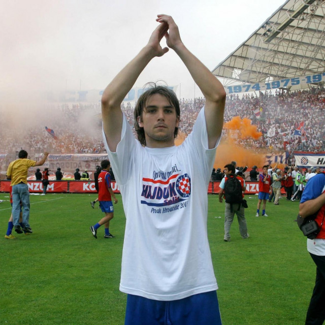 <p>Niko Kranjčar slavi titulu prvaka</p>
