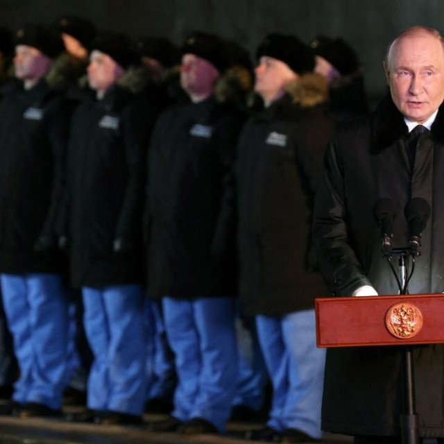 <p>Vladimir Putin na porinuću&nbsp;nuklearne podmornice Perm&nbsp;u Murmansku 27. ožujka 2025.&nbsp;</p>