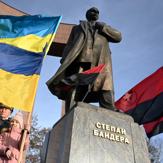 <p>Spomenik suradniku nacista Stepanu Banderi u Lavovu<br>
&nbsp;</p>