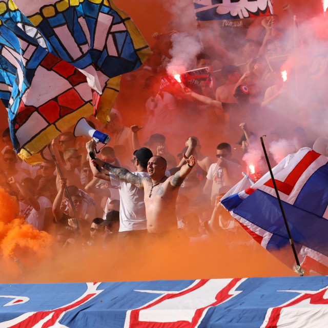 <p>Split, 030525.<br>
Stadion Poljud.<br>
Utakmica 33. kola SuperSport Hrvatske nogometne lige, Hajduk - Dinamo.<br>
Na fotografiji: bakljada.<br>