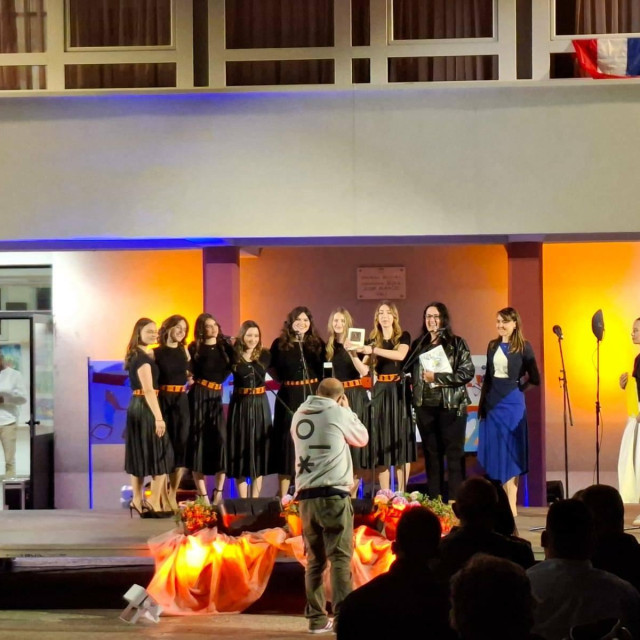 <p>Klapa Gimnazijalke u Omi&scaron;u dobile brončanog Omi&scaron;kog grdelina</p>