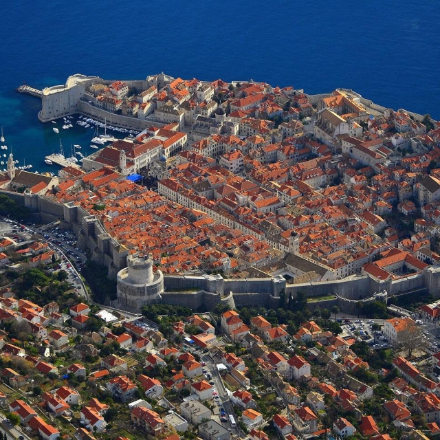 <p>Dubrovnik iz oka Iva Pervana</p>