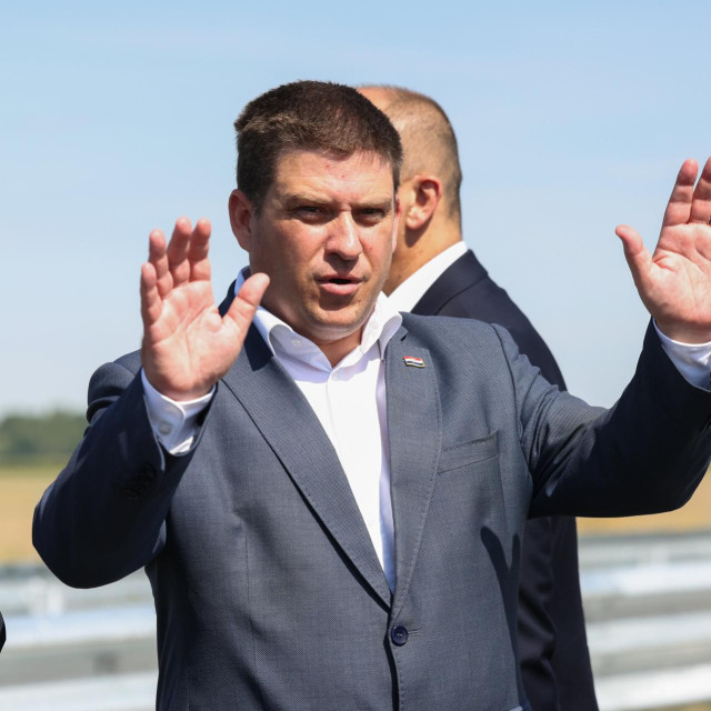 <p>Oleg Butković</p>