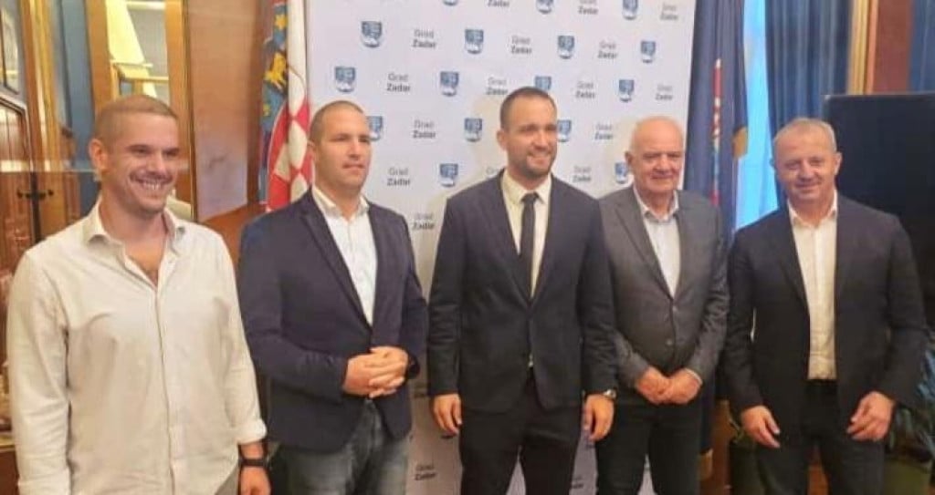 <p>Poptisivanje ugovora u gradskoj upravi</p>