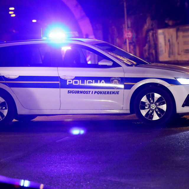 <p>Split, 230824.<br>
Zbog prometne nesrece u Marjanskom tunelu zatvoren je promet, stvaraju se velike guzve.<br>
