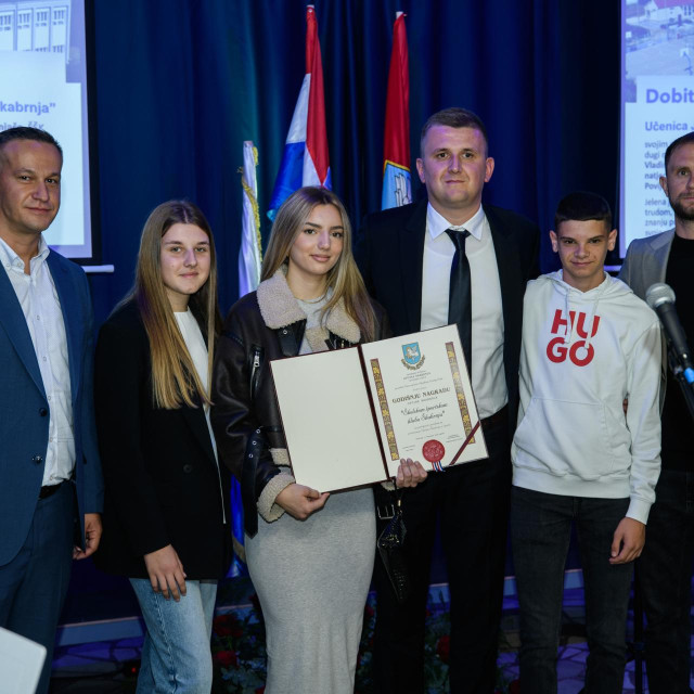 <p>Svečana sjednica Općinskog vijeća &Scaron;kabrnja održano u prostoru Osnovne &scaron;kole u &Scaron;kabrnji</p>