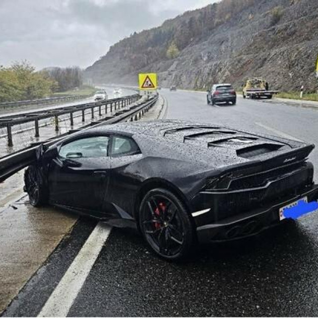 <p>Vučna služba Karamba<br>
Facebook</p>