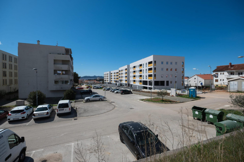 <p>Crvene kuće<br>
&nbsp;</p>