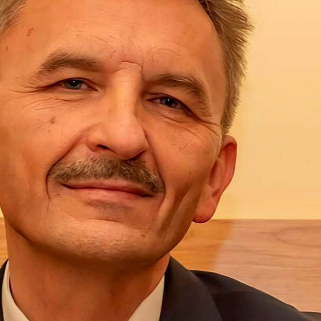 <p>Krzysztof Galos</p>