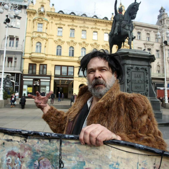 <p>Hrvoje Gospočić, pod pseudonimom Vaso New Picasso, izvodi performans &lsquo;Vizualizacija Brexita&lsquo; na Trgu bana Josipa Jelačića u Zagrebu, 1. veljače 2020. godine<br>
&nbsp;</p>

<p>&nbsp;</p>