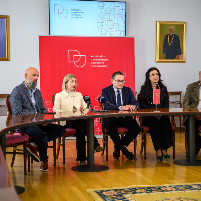 <p>Dubrovnik, 160326. Konferencija za medije povodom okoncanja postupka reakreditacije Sveucilista u Dubrovniku.