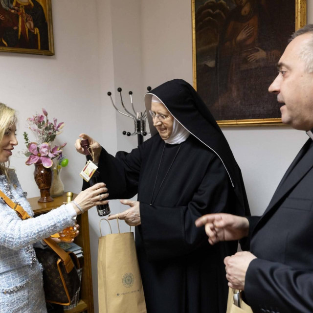 <p>Veleposlanica Sjedinjenih Američkih Država u Hrvatskoj, Nj. E. Nicole McGraw boravila je u nastupnom posjetu Zadarskoj županiji</p>