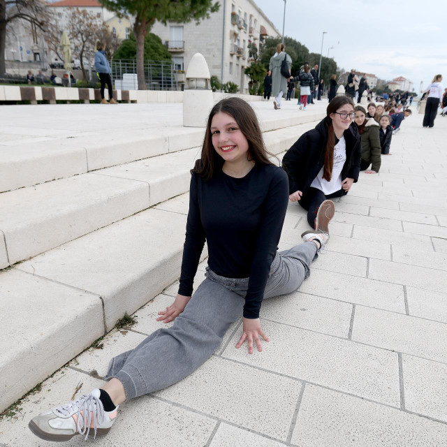 <p>Zadar, 280326.<br>
Najduza spaga na svijetu napravljena je na Morskim orguljama cime je najavljeno 17. izdanje gimnastickog spektakla DOBRO World Cup Osijek i Europsko prvenstvo u kolovozu u Zagrebu.<br>