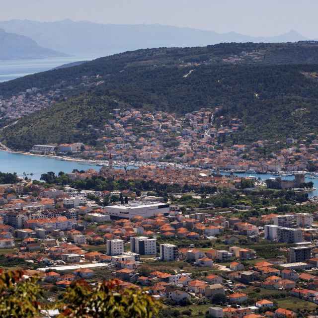 <p>Panorama&nbsp;Trogira i&nbsp;Čiova<br>
&nbsp;</p>