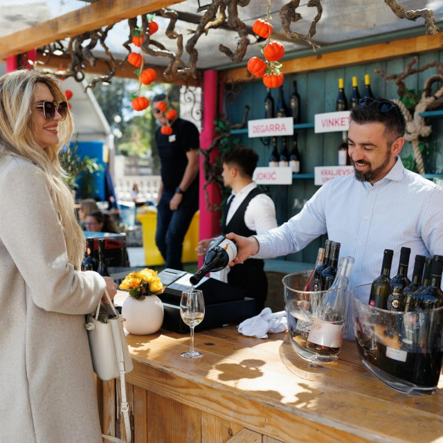 <p>Tuna sushi wine festival</p>