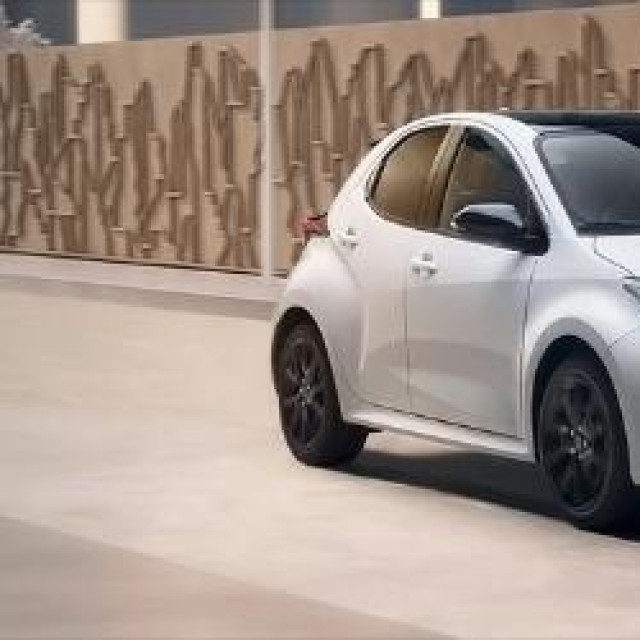<p>Mazda 2 Hybrid</p>
