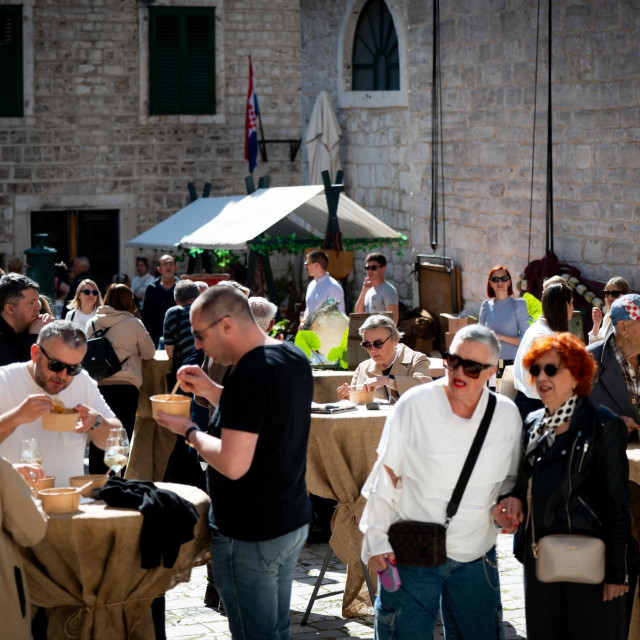<p>Sibenik, 110426.<br>
Na Maloj lozi odrzala se gastro manifestacija Taste like...MARENDA.<br>